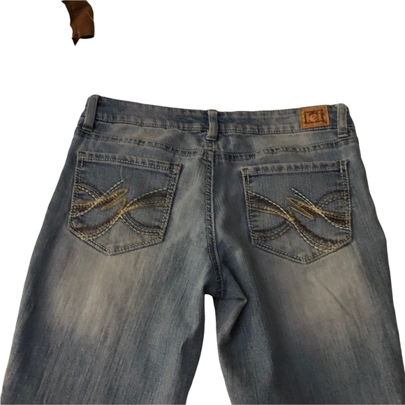 l.e.i. Low Rise Boot Cut Ashley Jeans Lightwash Spandex w/Whiskering SZ 5R - Picture 5 of 8